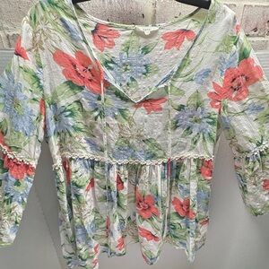 Easel Womens Floral Blouse - Med